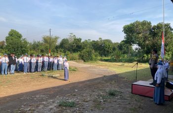 Upacara Bendera senin pagi